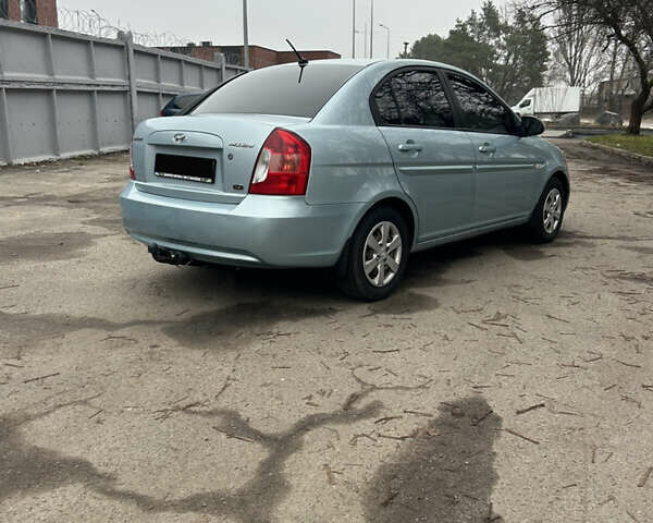 Синий Хендай Акцент, объемом двигателя 1.6 л и пробегом 248 тыс. км за 4400 $, фото 4 на Automoto.ua