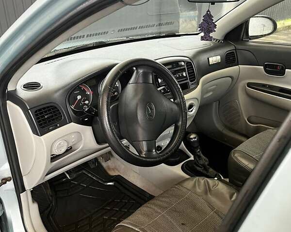 Синий Хендай Акцент, объемом двигателя 1.5 л и пробегом 304 тыс. км за 3650 $, фото 18 на Automoto.ua