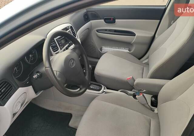 Синий Хендай Акцент, объемом двигателя 1.6 л и пробегом 171 тыс. км за 6450 $, фото 4 на Automoto.ua