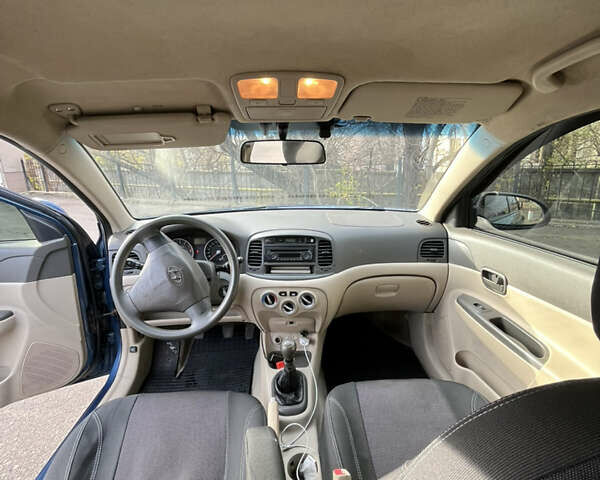 Синій Хендай Акцент, об'ємом двигуна 1.4 л та пробігом 210 тис. км за 4200 $, фото 5 на Automoto.ua