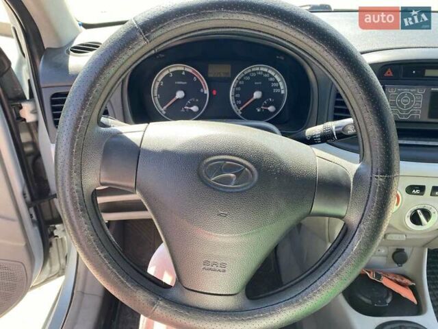 Синий Хендай Акцент, объемом двигателя 1.5 л и пробегом 225 тыс. км за 5500 $, фото 4 на Automoto.ua