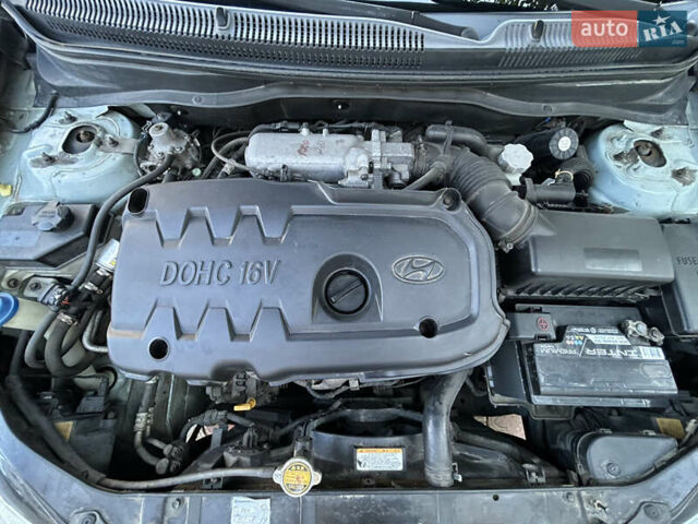 Синий Хендай Акцент, объемом двигателя 1.6 л и пробегом 240 тыс. км за 4600 $, фото 11 на Automoto.ua