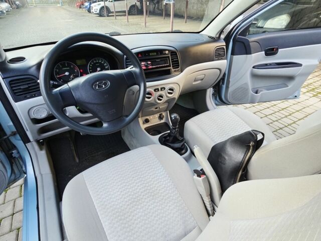 Синий Хендай Акцент, объемом двигателя 1.5 л и пробегом 185 тыс. км за 4650 $, фото 4 на Automoto.ua