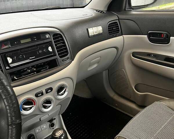 Синий Хендай Акцент, объемом двигателя 1.5 л и пробегом 304 тыс. км за 3650 $, фото 23 на Automoto.ua