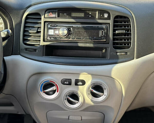 Синій Хендай Акцент, об'ємом двигуна 1.5 л та пробігом 332 тис. км за 4100 $, фото 11 на Automoto.ua