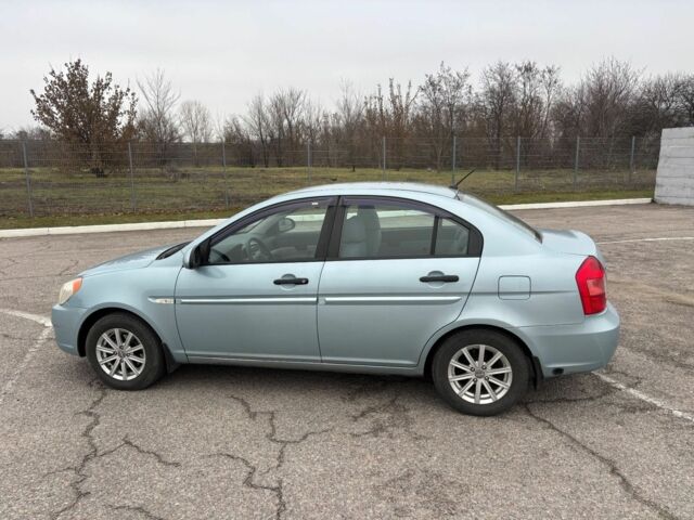 Синий Хендай Акцент, объемом двигателя 1.4 л и пробегом 170 тыс. км за 5300 $, фото 3 на Automoto.ua