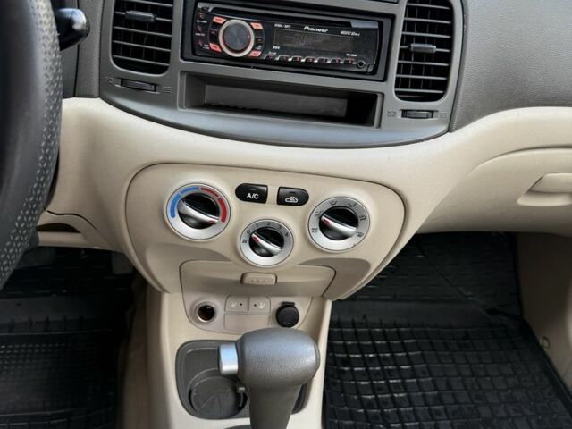 Синій Хендай Акцент, об'ємом двигуна 1.4 л та пробігом 276 тис. км за 4250 $, фото 7 на Automoto.ua