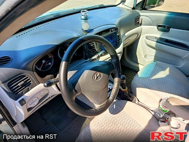 Синий Хендай Акцент, объемом двигателя 1.4 л и пробегом 314 тыс. км за 3800 $, фото 7 на Automoto.ua