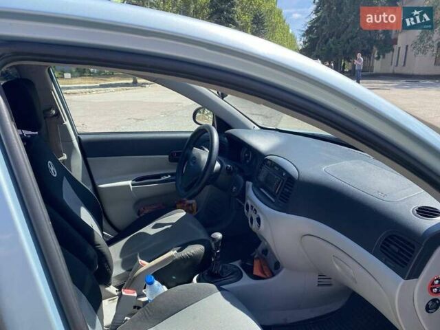 Синий Хендай Акцент, объемом двигателя 1.5 л и пробегом 225 тыс. км за 5500 $, фото 9 на Automoto.ua