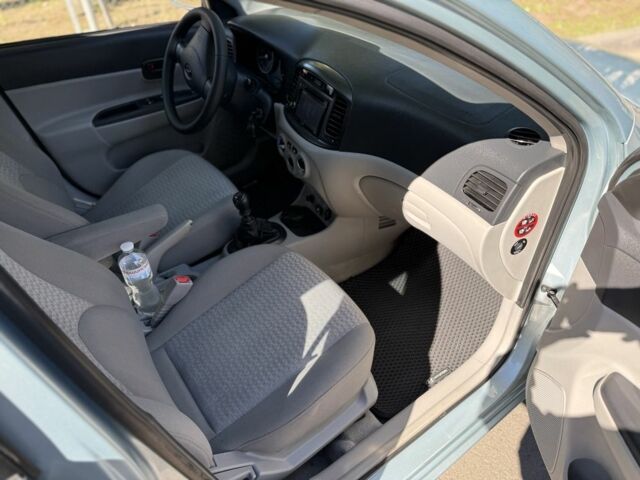 Синий Хендай Акцент, объемом двигателя 1.4 л и пробегом 169 тыс. км за 4650 $, фото 6 на Automoto.ua