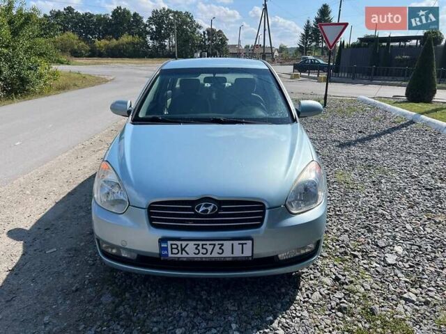 Синий Хендай Акцент, объемом двигателя 1.4 л и пробегом 280 тыс. км за 3450 $, фото 3 на Automoto.ua