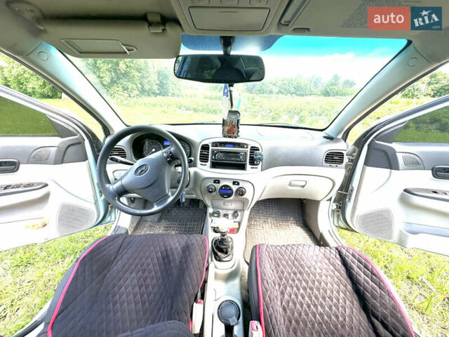 Синий Хендай Акцент, объемом двигателя 1.6 л и пробегом 210 тыс. км за 5000 $, фото 8 на Automoto.ua