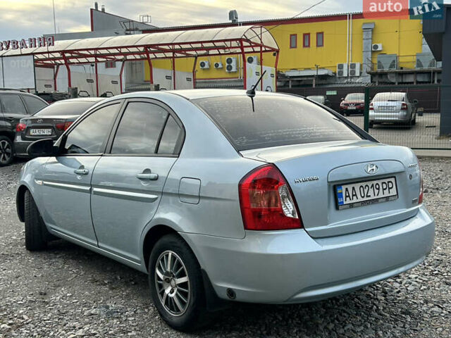 Синий Хендай Акцент, объемом двигателя 1.6 л и пробегом 240 тыс. км за 5250 $, фото 3 на Automoto.ua