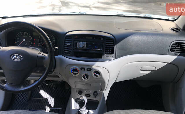 Синий Хендай Акцент, объемом двигателя 1.4 л и пробегом 290 тыс. км за 4300 $, фото 5 на Automoto.ua