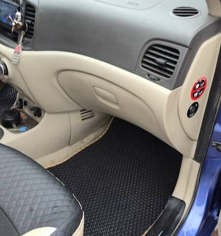 Синий Хендай Акцент, объемом двигателя 1.4 л и пробегом 210 тыс. км за 4000 $, фото 9 на Automoto.ua