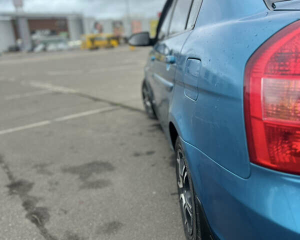 Синий Хендай Акцент, объемом двигателя 1.6 л и пробегом 210 тыс. км за 4900 $, фото 6 на Automoto.ua