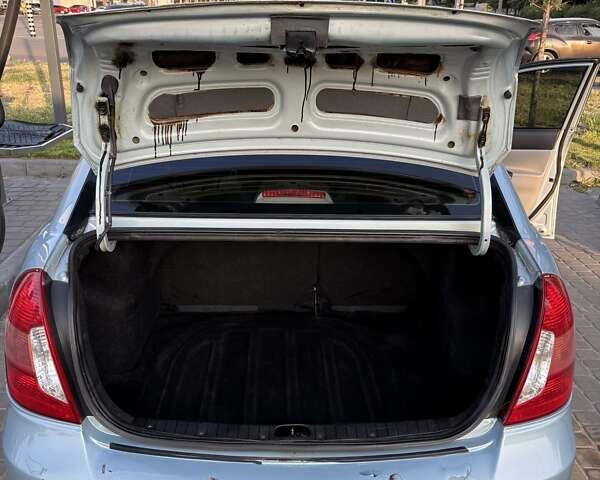 Синий Хендай Акцент, объемом двигателя 1.4 л и пробегом 186 тыс. км за 5000 $, фото 4 на Automoto.ua