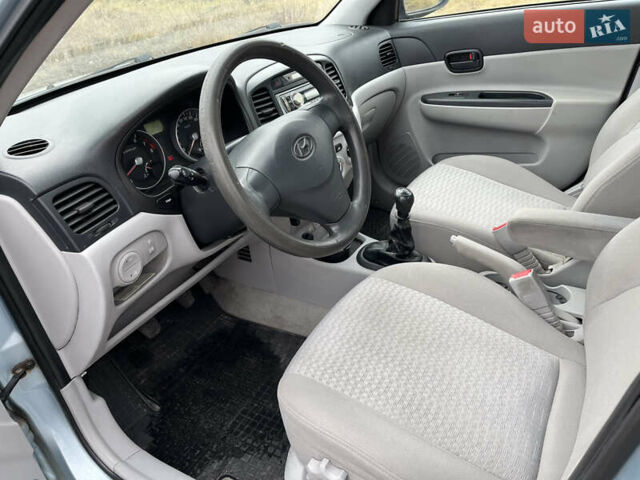 Синий Хендай Акцент, объемом двигателя 1.4 л и пробегом 201 тыс. км за 4100 $, фото 6 на Automoto.ua