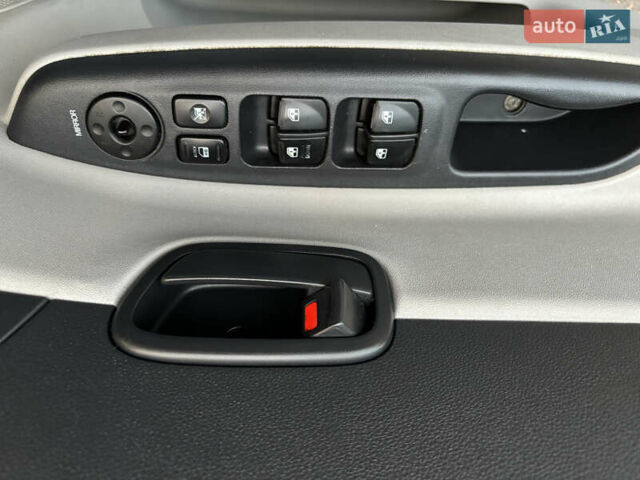 Синій Хендай Акцент, об'ємом двигуна 1.6 л та пробігом 181 тис. км за 5700 $, фото 18 на Automoto.ua