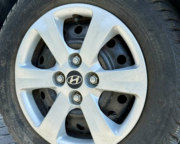 Синій Хендай Акцент, об'ємом двигуна 1.4 л та пробігом 168 тис. км за 4600 $, фото 11 на Automoto.ua