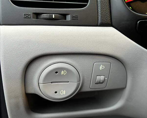 Синій Хендай Акцент, об'ємом двигуна 1.6 л та пробігом 181 тис. км за 5700 $, фото 17 на Automoto.ua