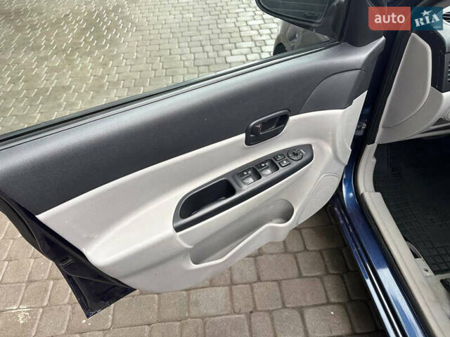 Синий Хендай Акцент, объемом двигателя 1.6 л и пробегом 159 тыс. км за 4600 $, фото 9 на Automoto.ua