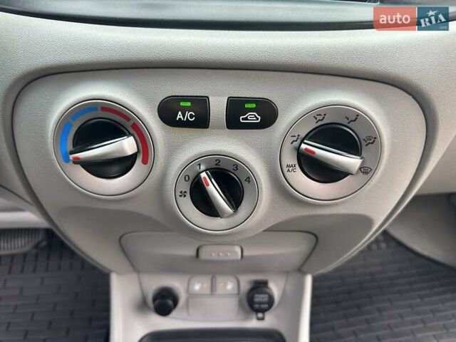 Синій Хендай Акцент, об'ємом двигуна 1.4 л та пробігом 201 тис. км за 5999 $, фото 62 на Automoto.ua