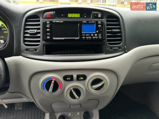 Синий Хендай Акцент, объемом двигателя 1.49 л и пробегом 135 тыс. км за 4900 $, фото 9 на Automoto.ua