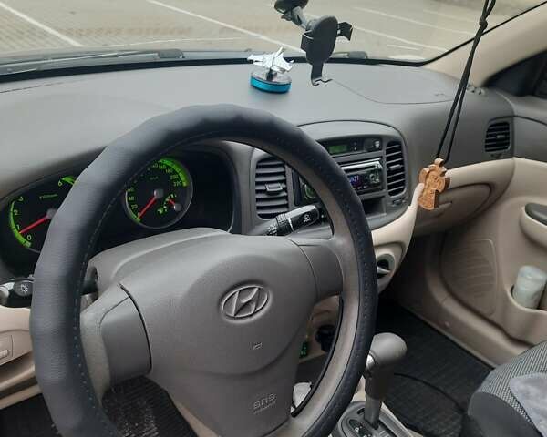 Синий Хендай Акцент, объемом двигателя 1.39 л и пробегом 143 тыс. км за 6150 $, фото 23 на Automoto.ua