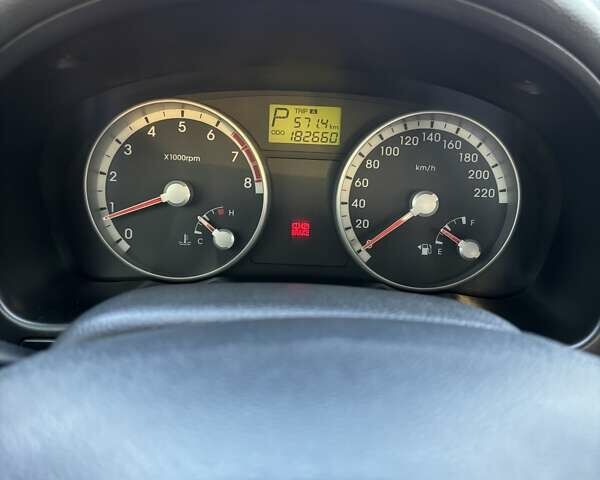 Синий Хендай Акцент, объемом двигателя 1.4 л и пробегом 186 тыс. км за 5000 $, фото 6 на Automoto.ua