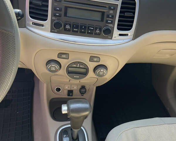 Синій Хендай Акцент, об'ємом двигуна 1.6 л та пробігом 196 тис. км за 5100 $, фото 13 на Automoto.ua