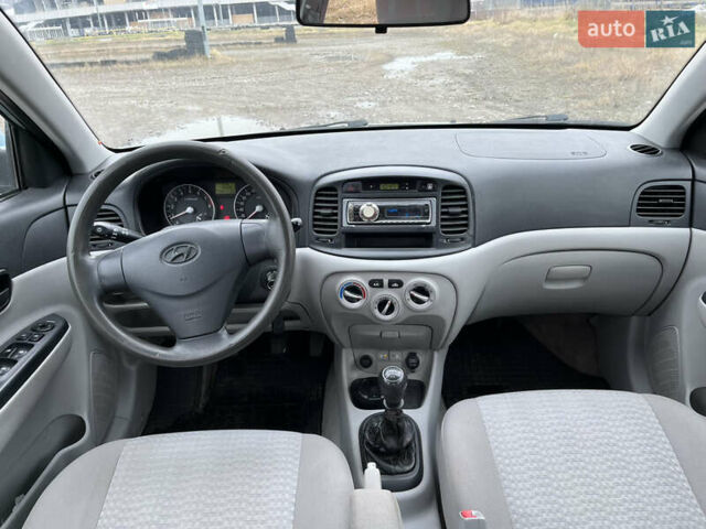 Синий Хендай Акцент, объемом двигателя 1.4 л и пробегом 201 тыс. км за 4100 $, фото 12 на Automoto.ua