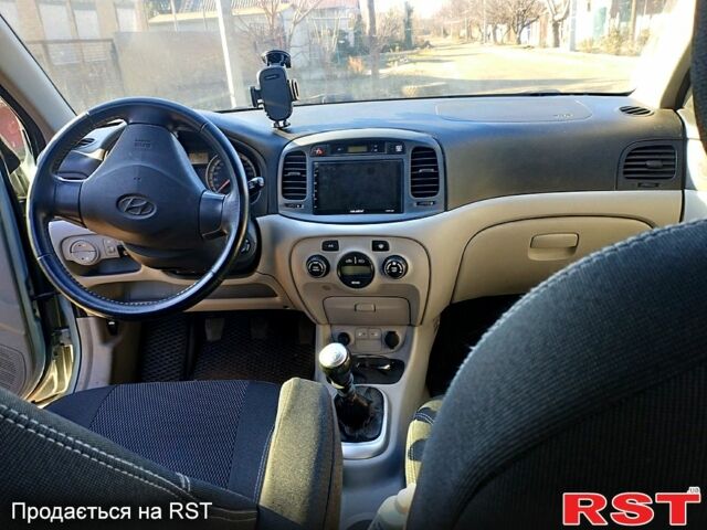 Синий Хендай Акцент, объемом двигателя 1.6 л и пробегом 150 тыс. км за 5900 $, фото 4 на Automoto.ua