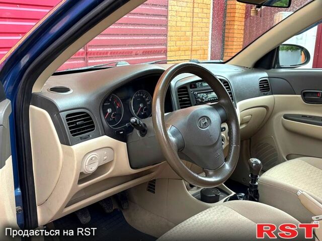 Синий Хендай Акцент, объемом двигателя 1.4 л и пробегом 144 тыс. км за 4950 $, фото 7 на Automoto.ua