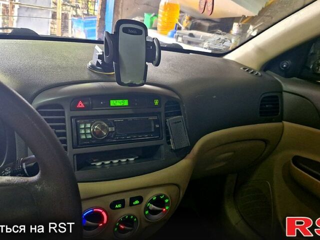 Синий Хендай Акцент, объемом двигателя 1.4 л и пробегом 142 тыс. км за 4800 $, фото 2 на Automoto.ua