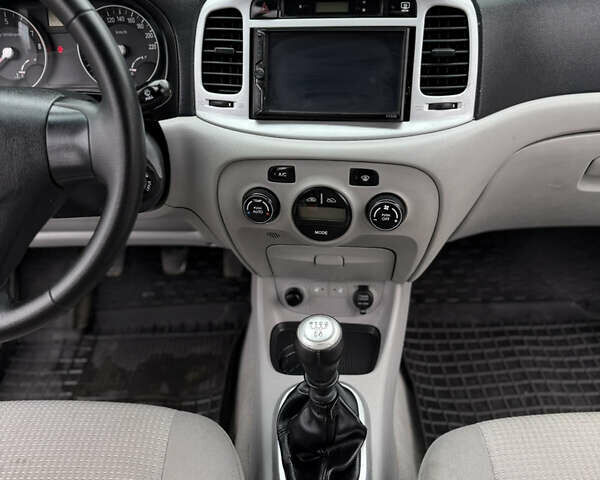 Синій Хендай Акцент, об'ємом двигуна 1.6 л та пробігом 182 тис. км за 4790 $, фото 43 на Automoto.ua