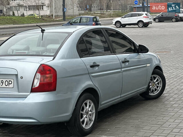 Синий Хендай Акцент, объемом двигателя 1.4 л и пробегом 245 тыс. км за 3900 $, фото 5 на Automoto.ua