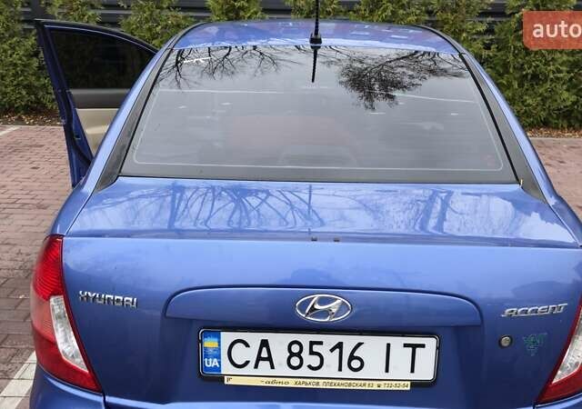 Синий Хендай Акцент, объемом двигателя 1.4 л и пробегом 210 тыс. км за 4000 $, фото 5 на Automoto.ua