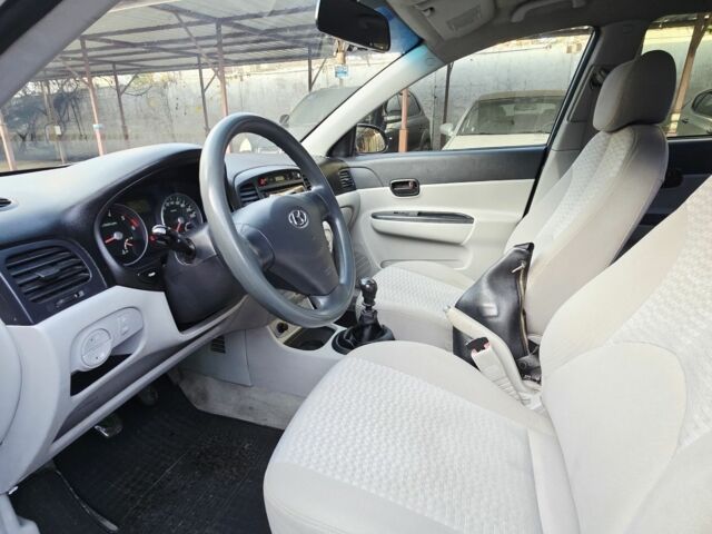 Синий Хендай Акцент, объемом двигателя 1.5 л и пробегом 185 тыс. км за 4650 $, фото 6 на Automoto.ua