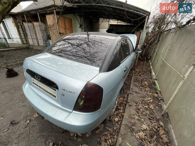 Синий Хендай Акцент, объемом двигателя 1.4 л и пробегом 250 тыс. км за 2000 $, фото 5 на Automoto.ua