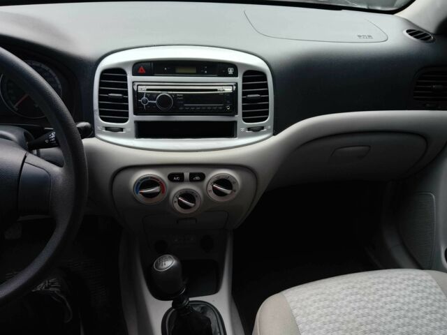 Синий Хендай Акцент, объемом двигателя 1.4 л и пробегом 113 тыс. км за 2400 $, фото 12 на Automoto.ua