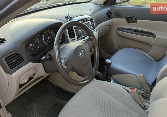 Синій Хендай Акцент, об'ємом двигуна 1.6 л та пробігом 276 тис. км за 4700 $, фото 4 на Automoto.ua