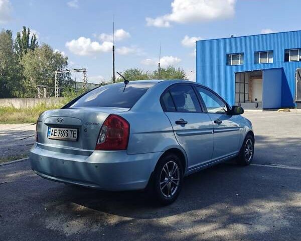 Синий Хендай Акцент, объемом двигателя 1.4 л и пробегом 189 тыс. км за 4600 $, фото 7 на Automoto.ua