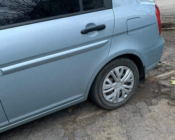 Синий Хендай Акцент, объемом двигателя 1.4 л и пробегом 187 тыс. км за 5700 $, фото 2 на Automoto.ua