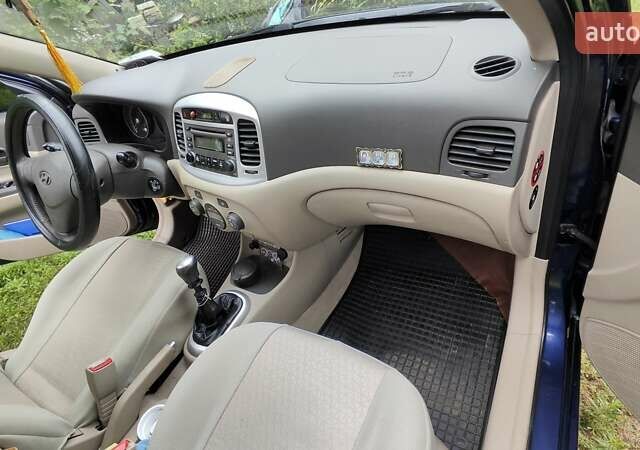 Синий Хендай Акцент, объемом двигателя 1.6 л и пробегом 133 тыс. км за 5500 $, фото 5 на Automoto.ua