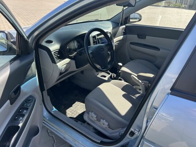 Синий Хендай Акцент, объемом двигателя 1.6 л и пробегом 205 тыс. км за 4700 $, фото 5 на Automoto.ua