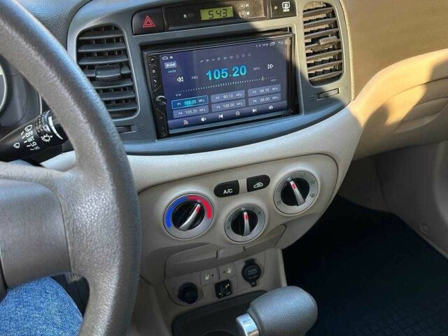 Синий Хендай Акцент, объемом двигателя 1.4 л и пробегом 193 тыс. км за 4500 $, фото 4 на Automoto.ua