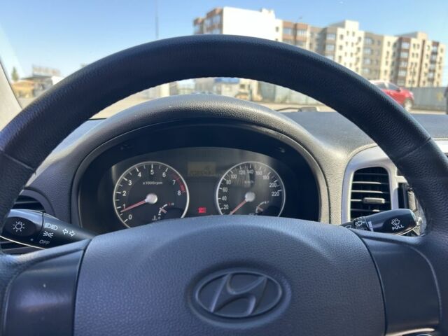 Синий Хендай Акцент, объемом двигателя 1.6 л и пробегом 205 тыс. км за 4700 $, фото 7 на Automoto.ua