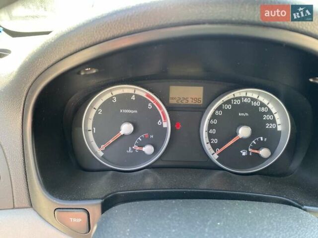 Синий Хендай Акцент, объемом двигателя 1.5 л и пробегом 225 тыс. км за 5500 $, фото 5 на Automoto.ua