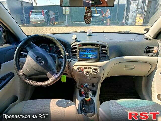 Синий Хендай Акцент, объемом двигателя 1.4 л и пробегом 314 тыс. км за 3800 $, фото 5 на Automoto.ua